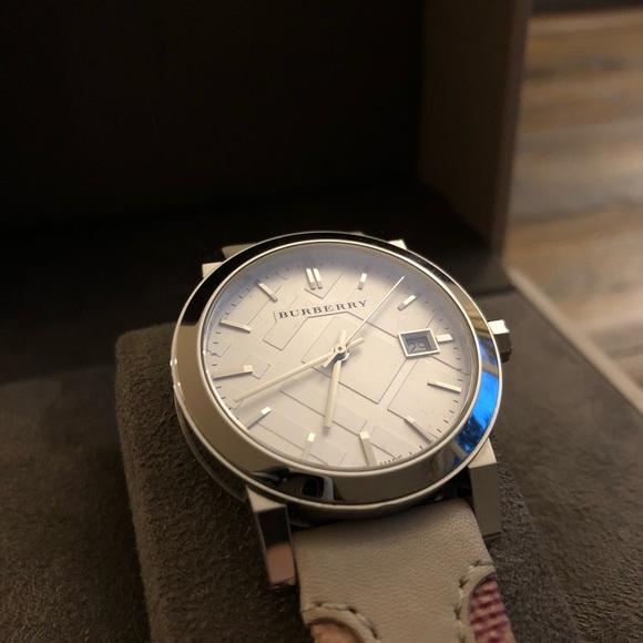 Burberry Watch - Picture 3 of 6